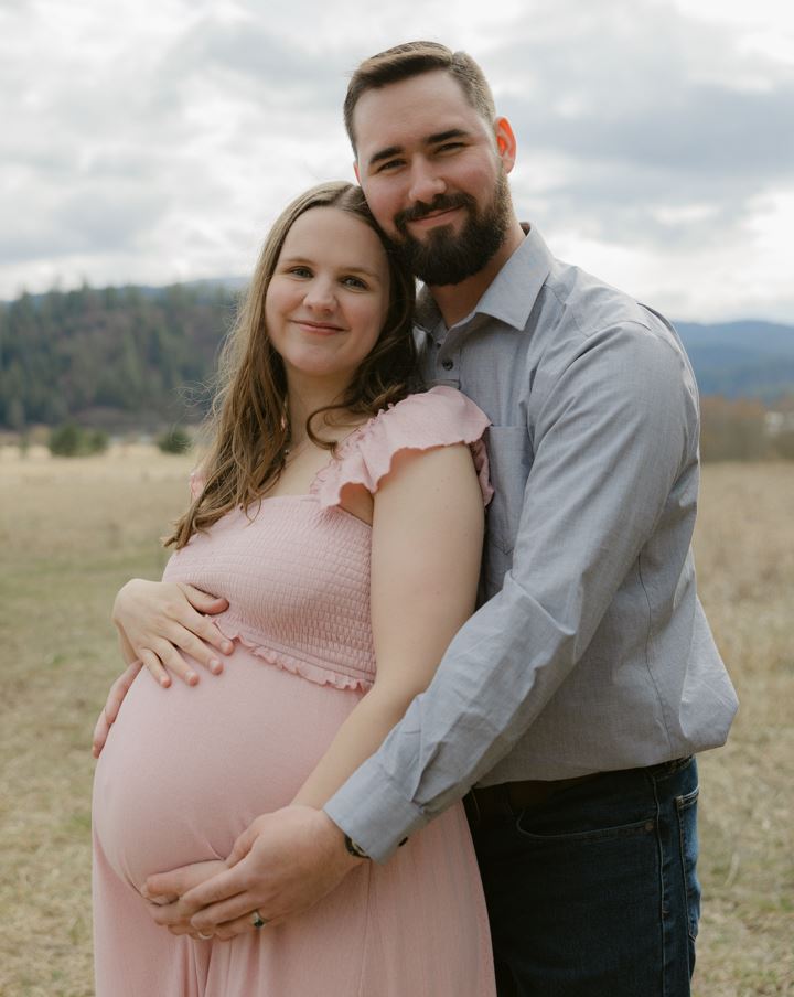 A beautiful maternity photo of Jaalah with her conjoined girls safe inside her womb as her husband lovingly holds her.